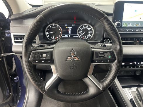 Used 2024 Mitsubishi Outlander SE Black Edition image 17