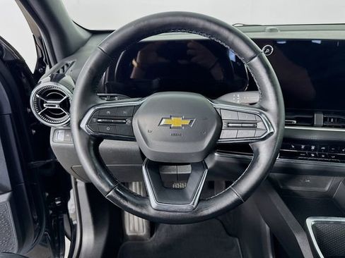 Used 2025 Chevrolet Equinox LT FWD image 12