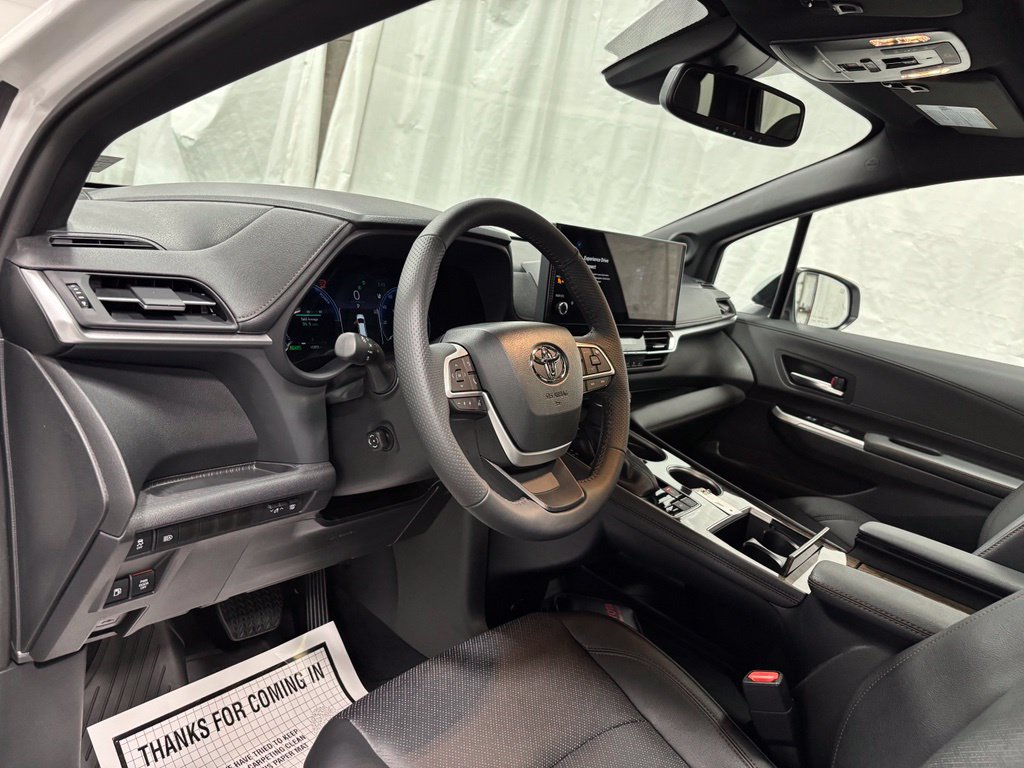 Used 2026 Toyota Sienna Limited FWD image 15