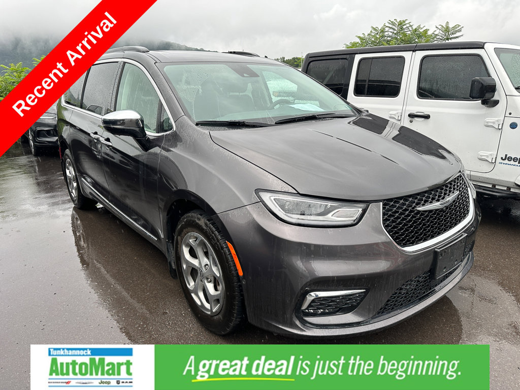 Used 2023 Chrysler Pacifica Limited w/ Trailer Tow Group AWD/4WD image 1