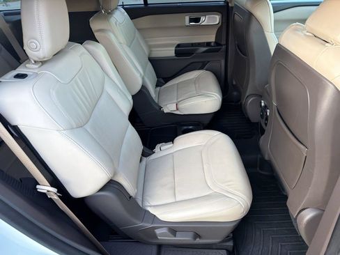 Certified 2020 Ford Explorer Platinum w/ Premium Technology Package AWD/4WD image 29