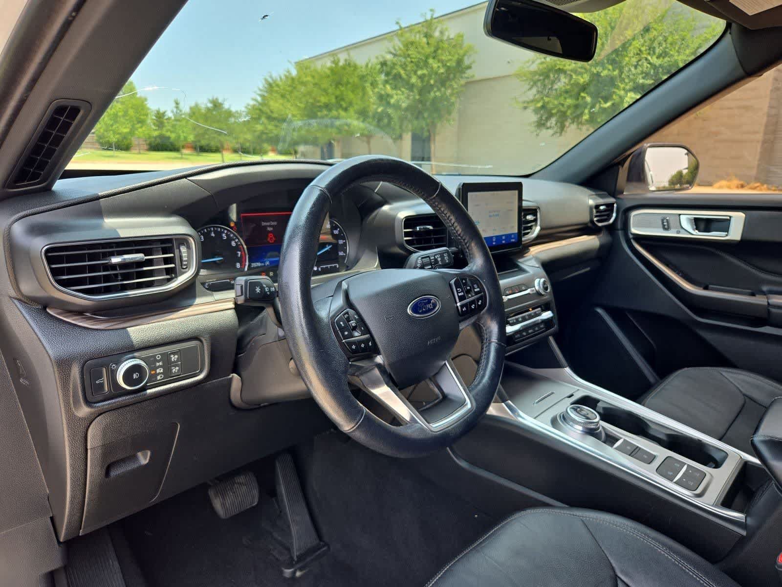 Used 2020 Ford Explorer Limited RWD image 2