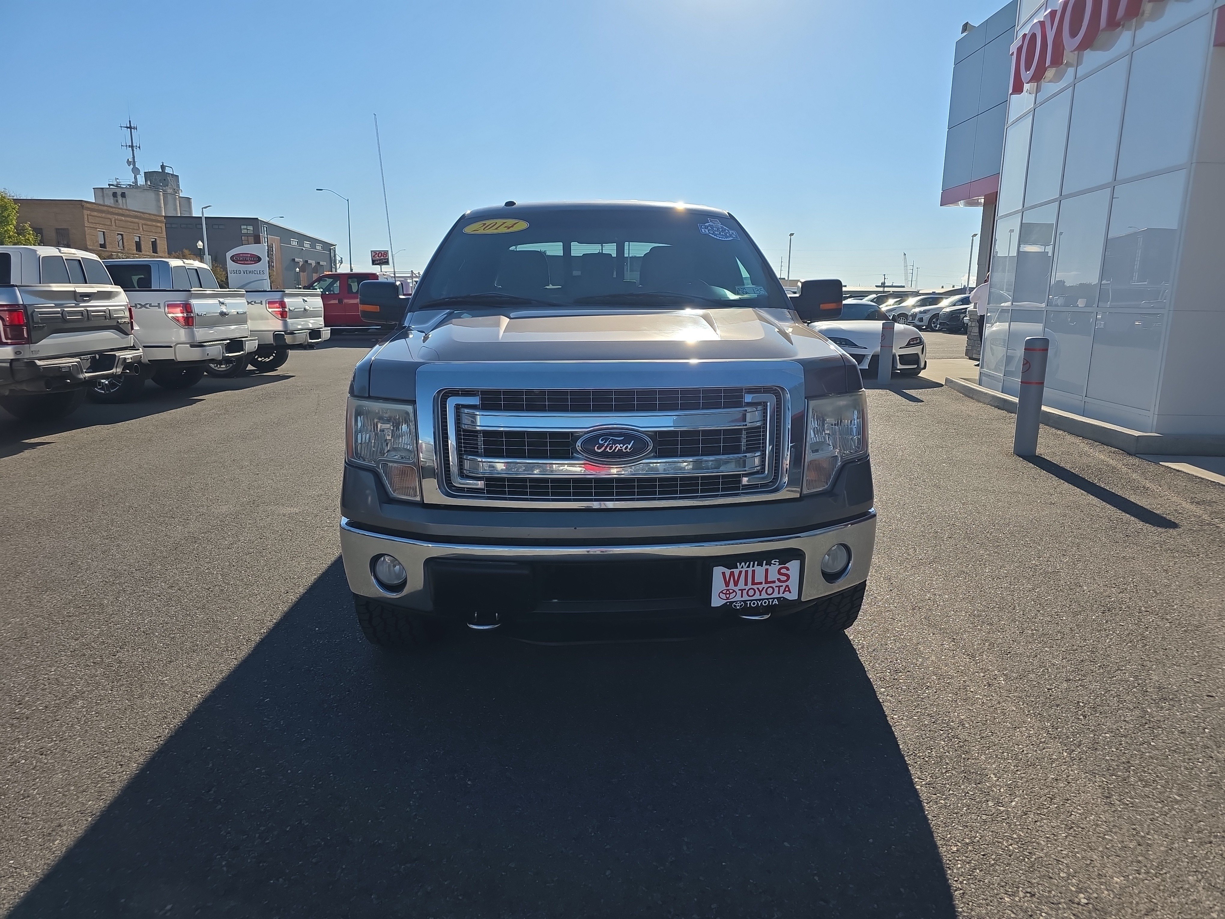 Used 2014 Ford F150 XLT w/ Equipment Group 302A Luxury AWD/4WD image 4