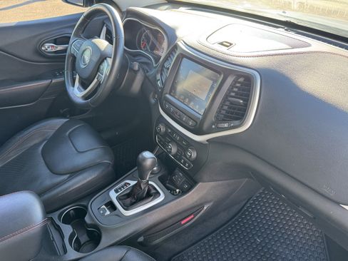 Used 2016 Jeep Cherokee Trailhawk w/ Comfort/Convenience Group image 20