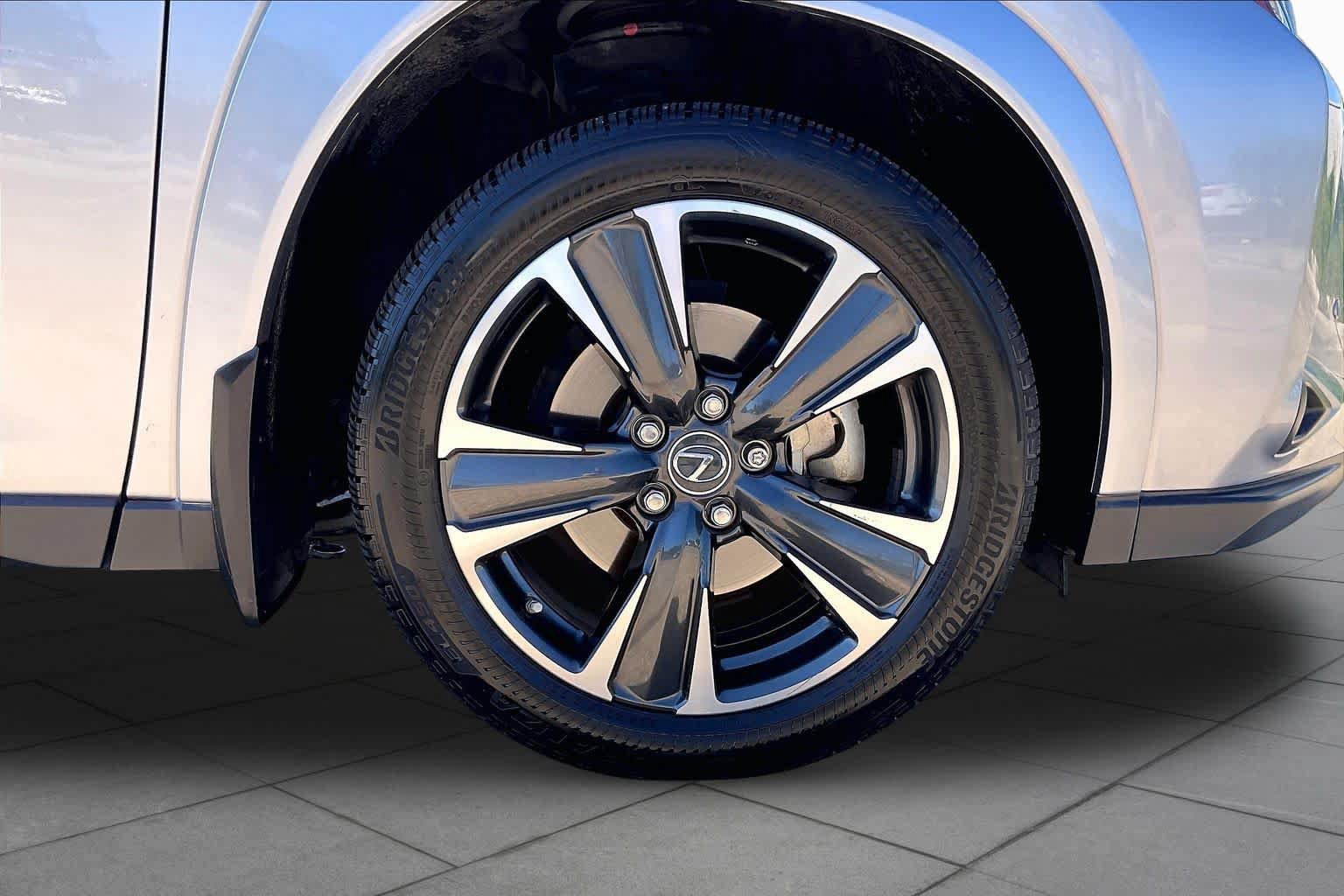Used 2023 Lexus UX 250h FWD w/ Accessory Package (Z2) image 11