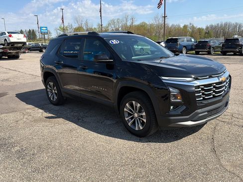 Used 2025 Chevrolet Equinox LT w/ Convenience Package II AWD/4WD image 3