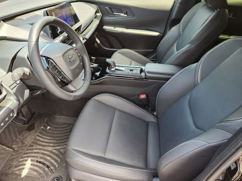 Used 2025 Toyota Prius FWD image 11