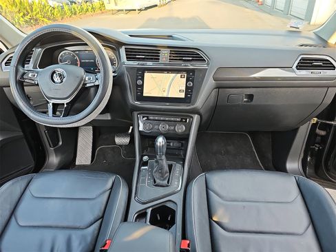 Used 2018 Volkswagen Tiguan SEL Premium image 9