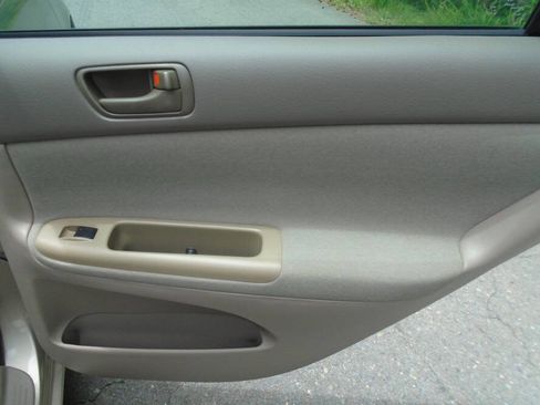 Used 2004 Toyota Camry LE FWD image 20