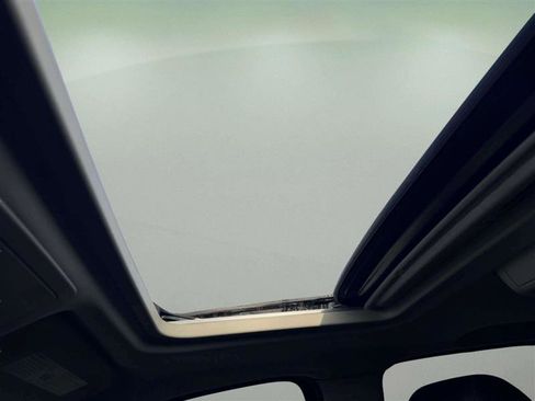 Used 2010 GMC Yukon SLT w/ Regional Value Package image 36