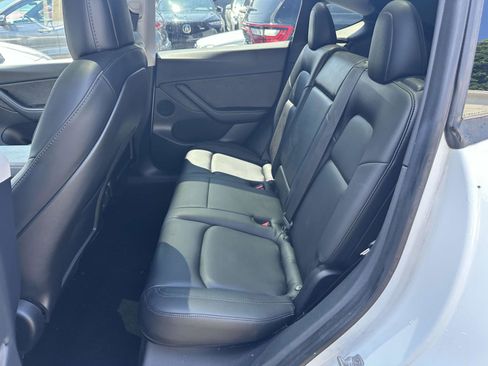 Used 2020 Tesla Model Y Long Range image 15