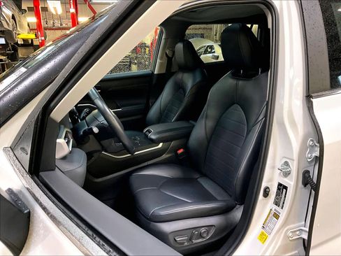 Used 2023 Toyota Highlander XLE image 10