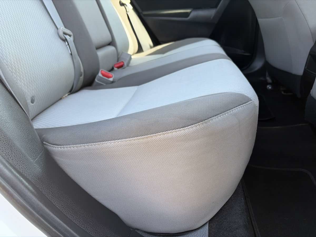 Used 2018 Toyota Corolla LE FWD image 26