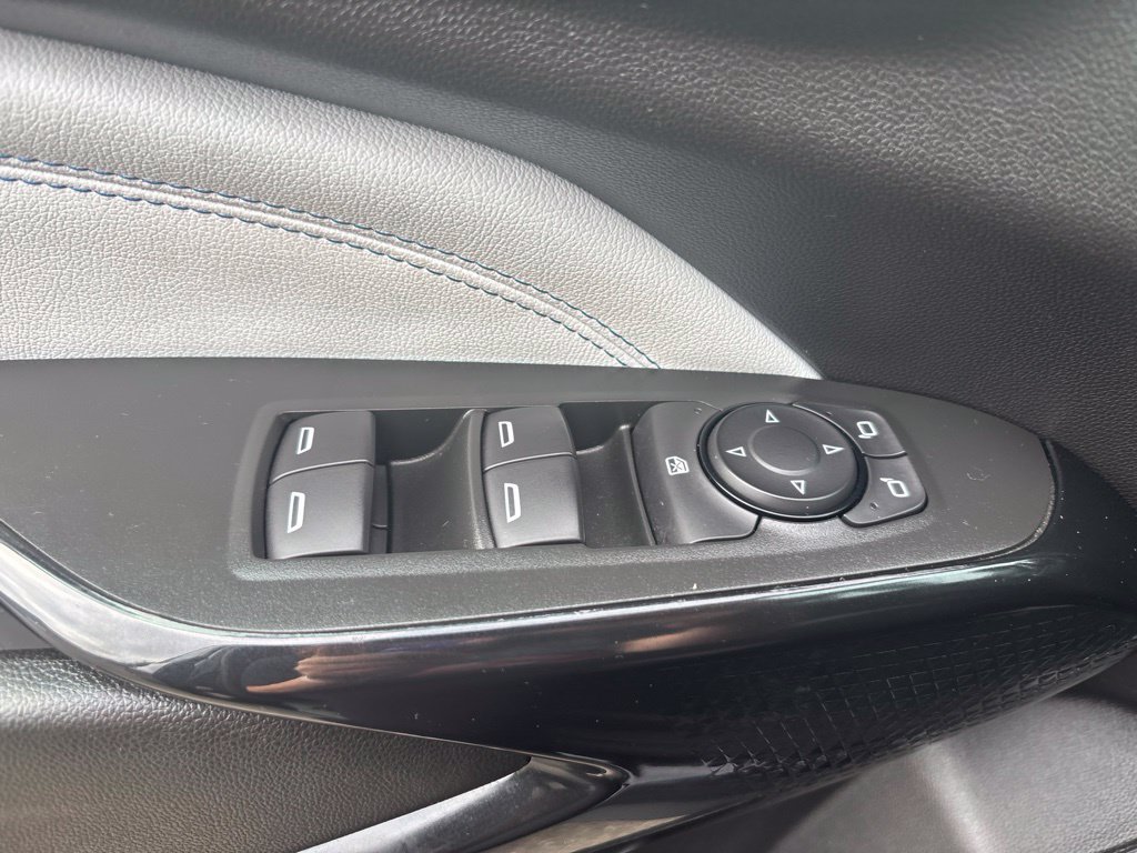 Used 2025 Chevrolet Trax LT FWD image 29