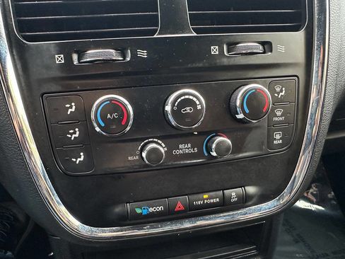 Used 2017 Dodge Grand Caravan SE image 18