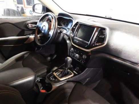 Used 2017 Jeep Cherokee Latitude w/ Safety/Convenience Group image 14