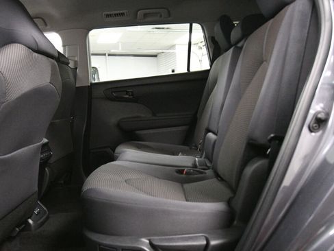 Certified 2024 Toyota Highlander LE image 19