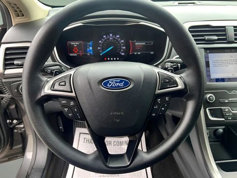 Used 2019 Ford Fusion SE FWD image 14