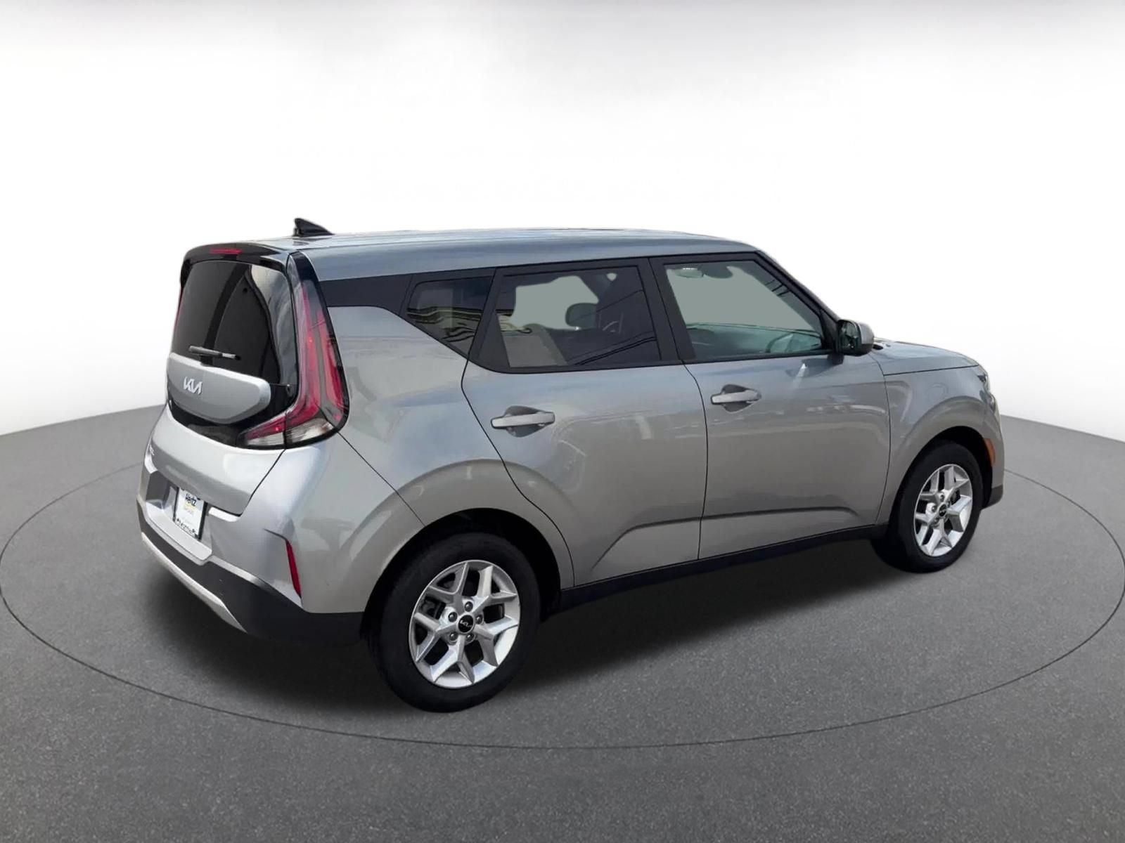 Used 2025 Kia Soul LX w/ LX Technology Package FWD image 14