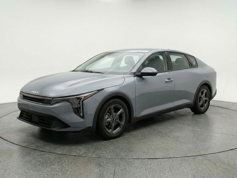 Used 2025 Kia K4 LXS image 3