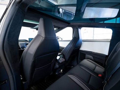 Used 2024 Tesla Cybertruck AWD Crew Cab image 37