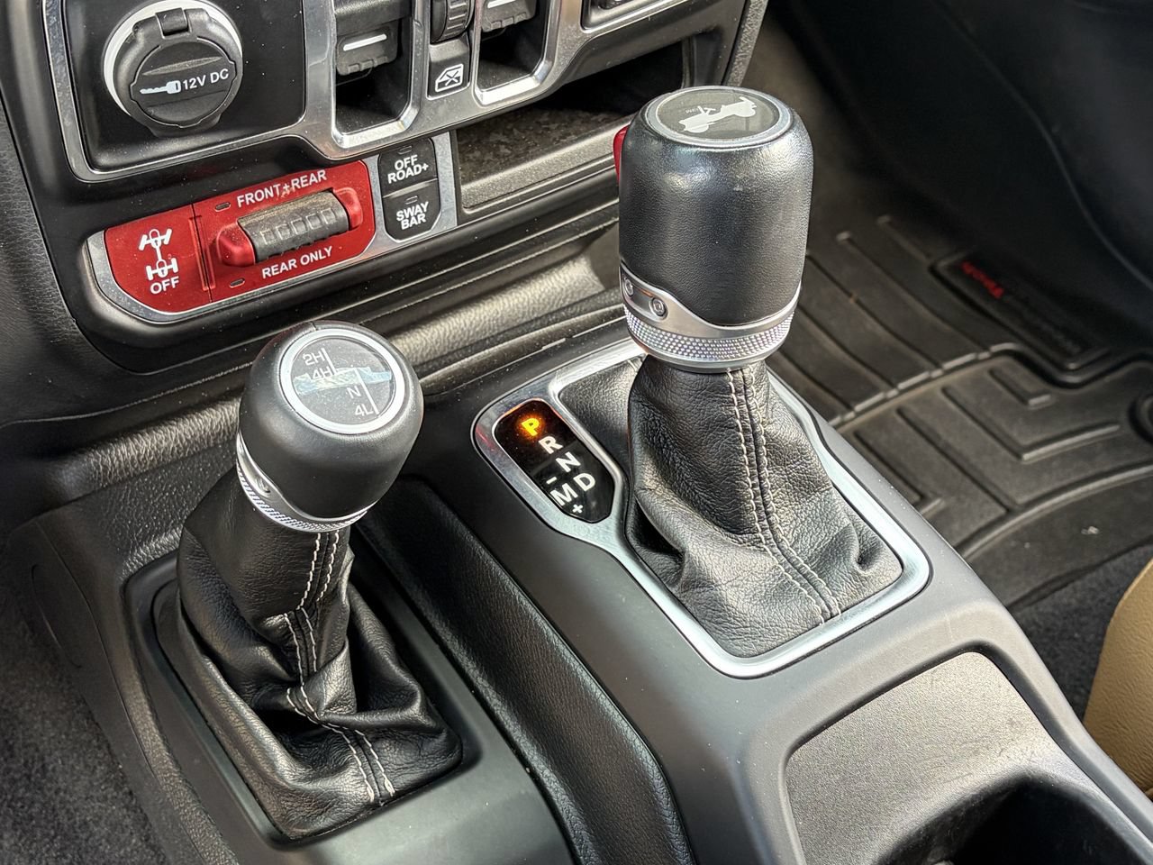 Used 2022 Jeep Wrangler Unlimited Rubicon w/ LED Lighting Group AWD/4WD image 30