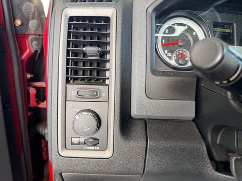 Used 2014 RAM 1500 Express RWD image 14