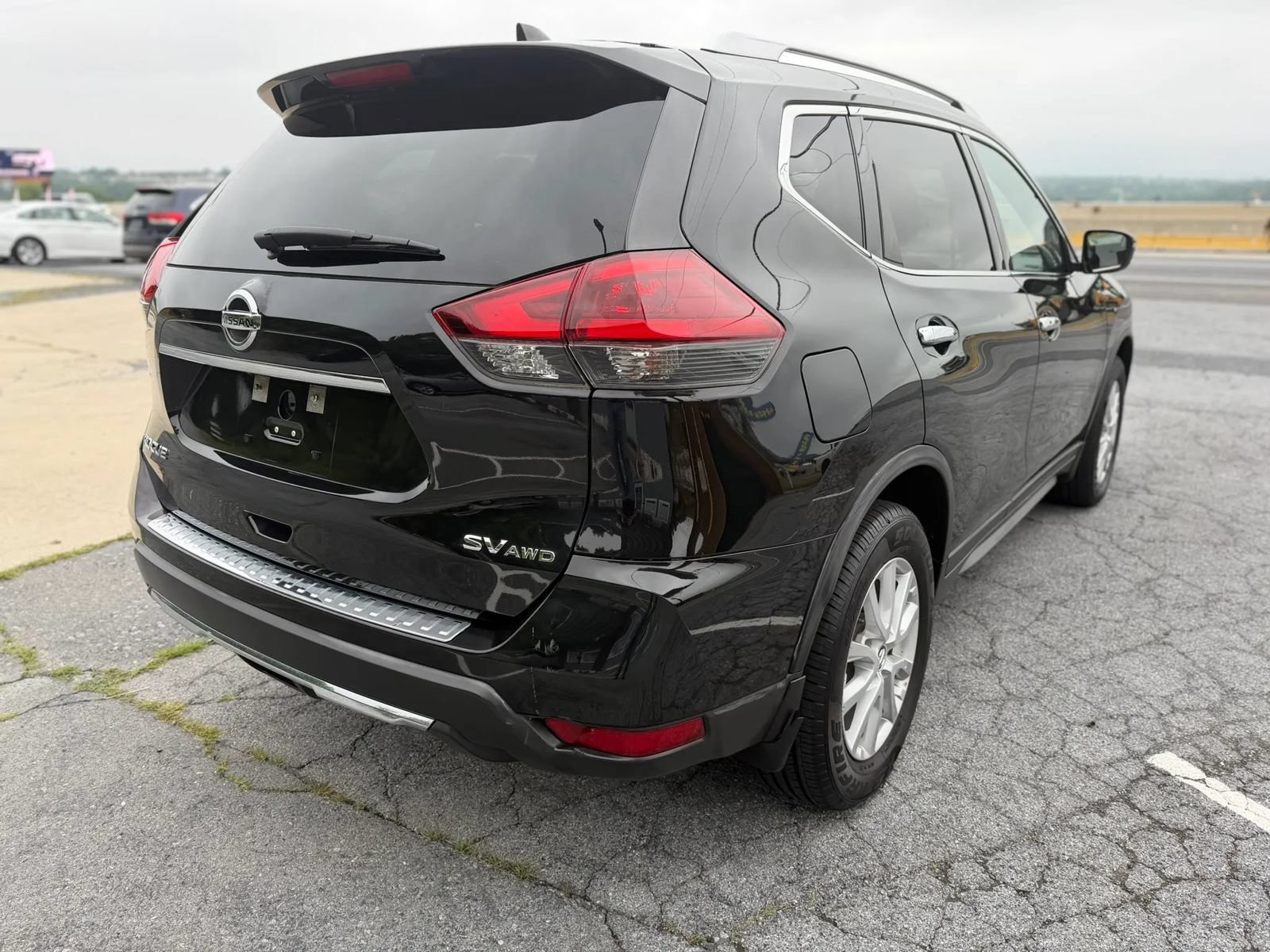 Used 2018 Nissan Rogue SV AWD/4WD image 5