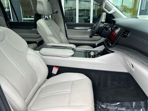 Used 2022 Jeep Wagoneer Series II w/ Premium Group I AWD/4WD image 39