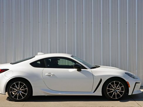 Used 2023 Toyota GR86 w/ ALL Weather Mat Package (TMS) image 44