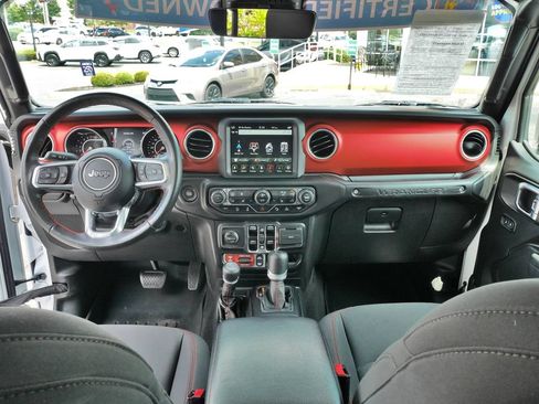 Used 2022 Jeep Wrangler Unlimited Rubicon w/ Cold Weather Group AWD/4WD image 17