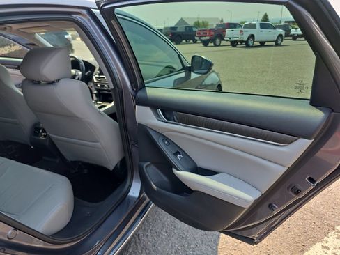 Used 2018 Honda Accord Touring image 33