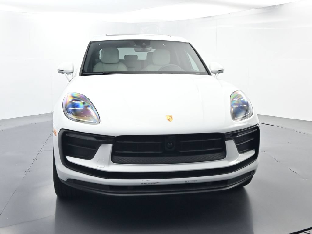 Certified 2026 Porsche Macan AWD/4WD image 18