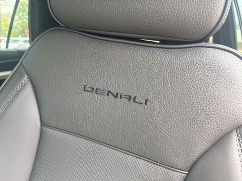 Used 2023 GMC Yukon Denali image 12