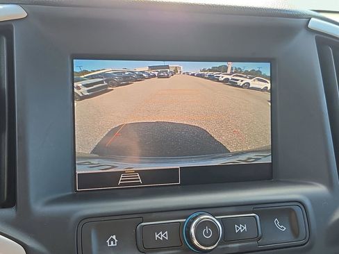 Used 2024 GMC Terrain SLE image 28