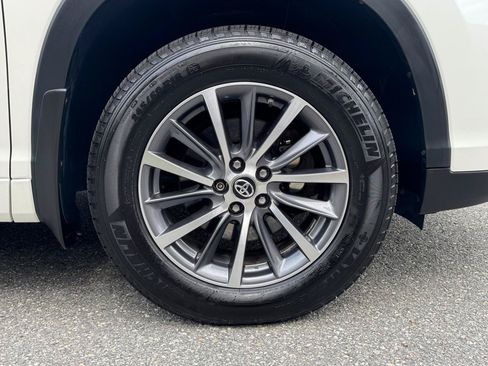 Used 2018 Toyota Highlander XLE AWD/4WD image 25