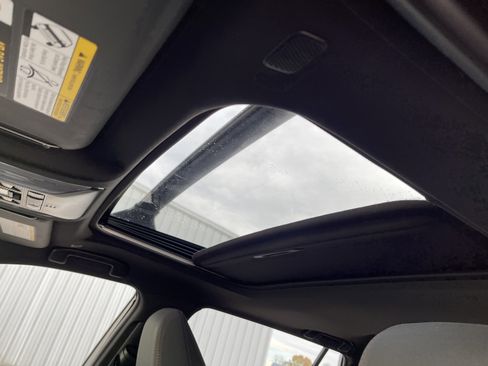 Used 2023 Toyota RAV4 SE image 10