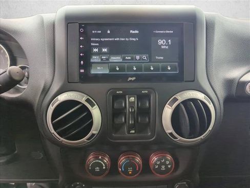 Used 2015 Jeep Wrangler Unlimited Sahara w/ Connectivity Group AWD/4WD image 17