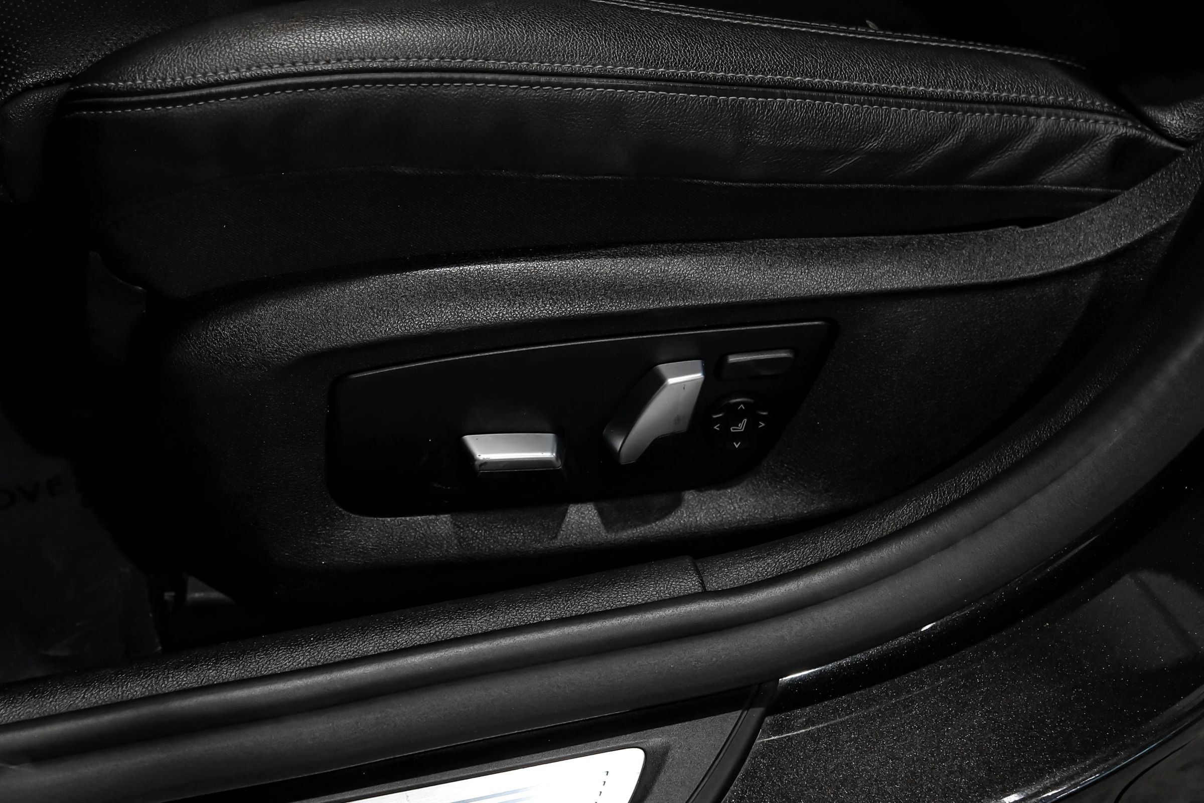 Used 2021 BMW 540i w/ M Sport Package RWD image 38