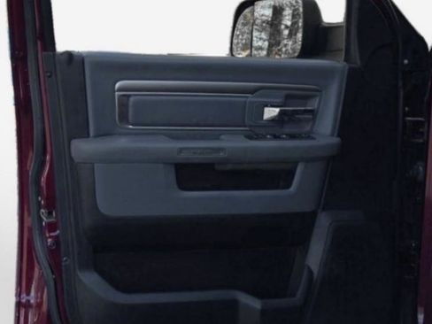 Used 2018 RAM 2500 SLT w/ Luxury Group image 14