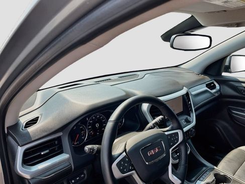 Used 2023 GMC Acadia SLT w/ Technology Package AWD/4WD image 9