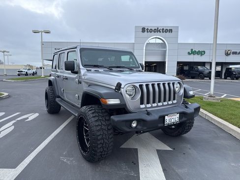 Used 2020 Jeep Wrangler Unlimited Sport S image 2