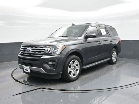 Certified 2018 Ford Expedition XLT w/ Equipment Group 202A image 19