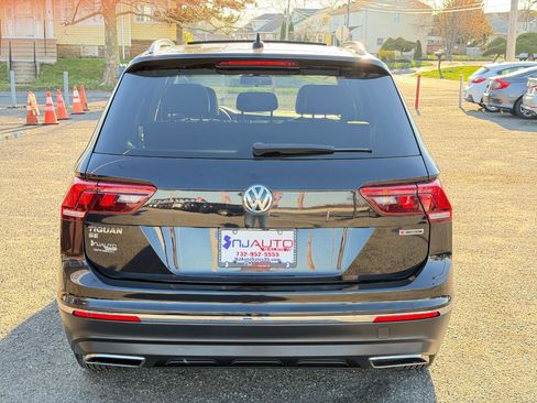 Used 2020 Volkswagen Tiguan SE w/ Panoramic Sunroof Package image 5