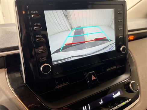 Used 2020 Toyota Corolla LE image 14