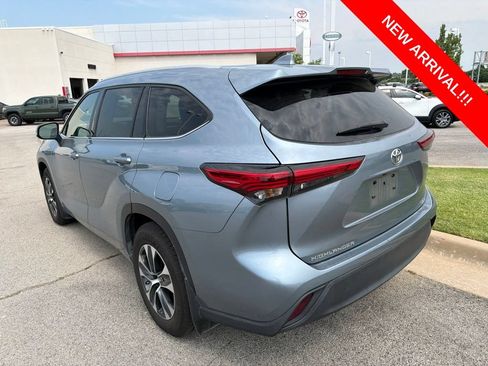 Used 2022 Toyota Highlander XLE FWD image 6