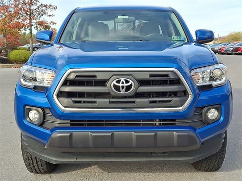 Used 2017 Toyota Tacoma SR5 image 4