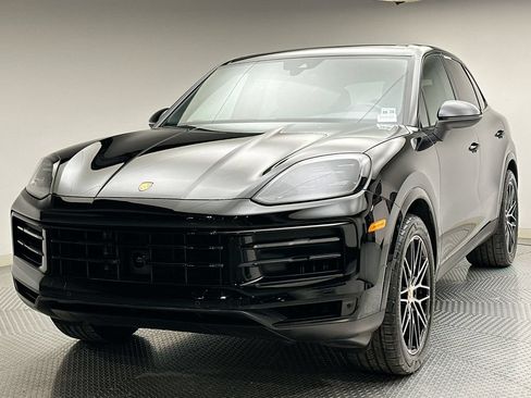Used 2024 Porsche Cayenne AWD/4WD image 1
