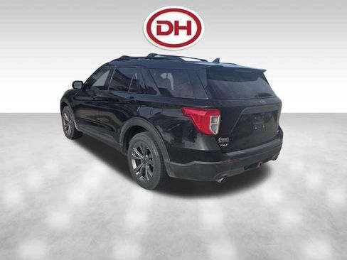 Used 2022 Ford Explorer XLT w/ Equipment Group 202A AWD/4WD image 8