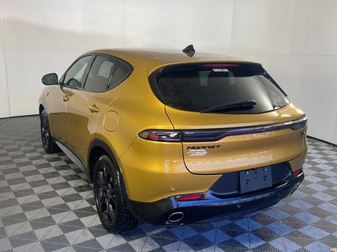 Used 2024 Dodge Hornet R/T w/ R/T Blacktop Package image 10